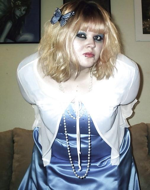 25P Goth Plumper strips after her Prom