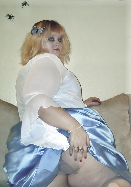 25P Goth Plumper strips after her Prom