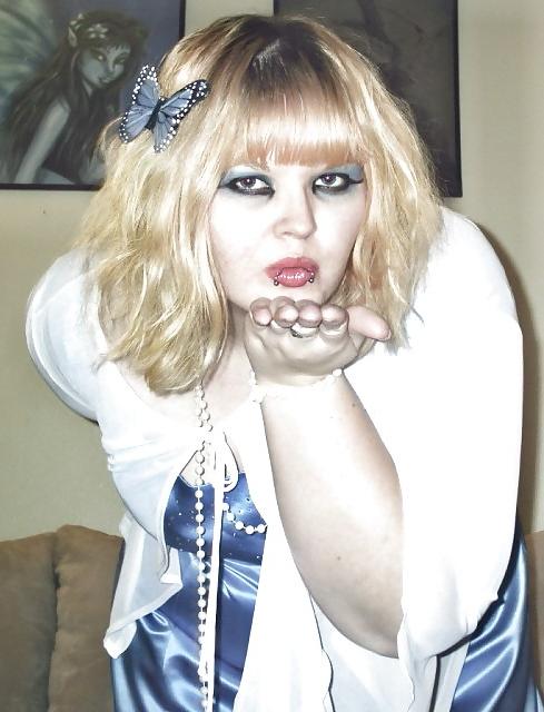 25P Goth Plumper strips after her Prom