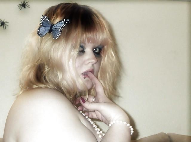 25P Goth Plumper strips after her Prom