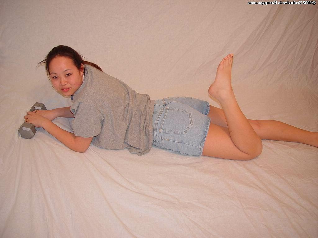 16P Asian teenager China is getting naked and playing with toys!