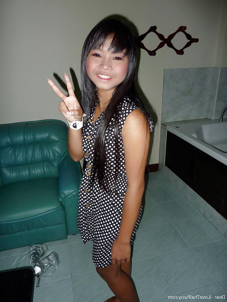 16P Cute Thai girl Dear displaying sweet ass during doggystyle banging