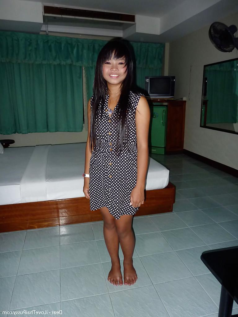16P Cute Thai girl Dear displaying sweet ass during doggystyle banging