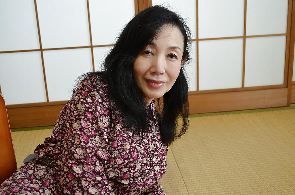 16P Ugly face mature Asian named Tsuyako Miyataka with a super hot body