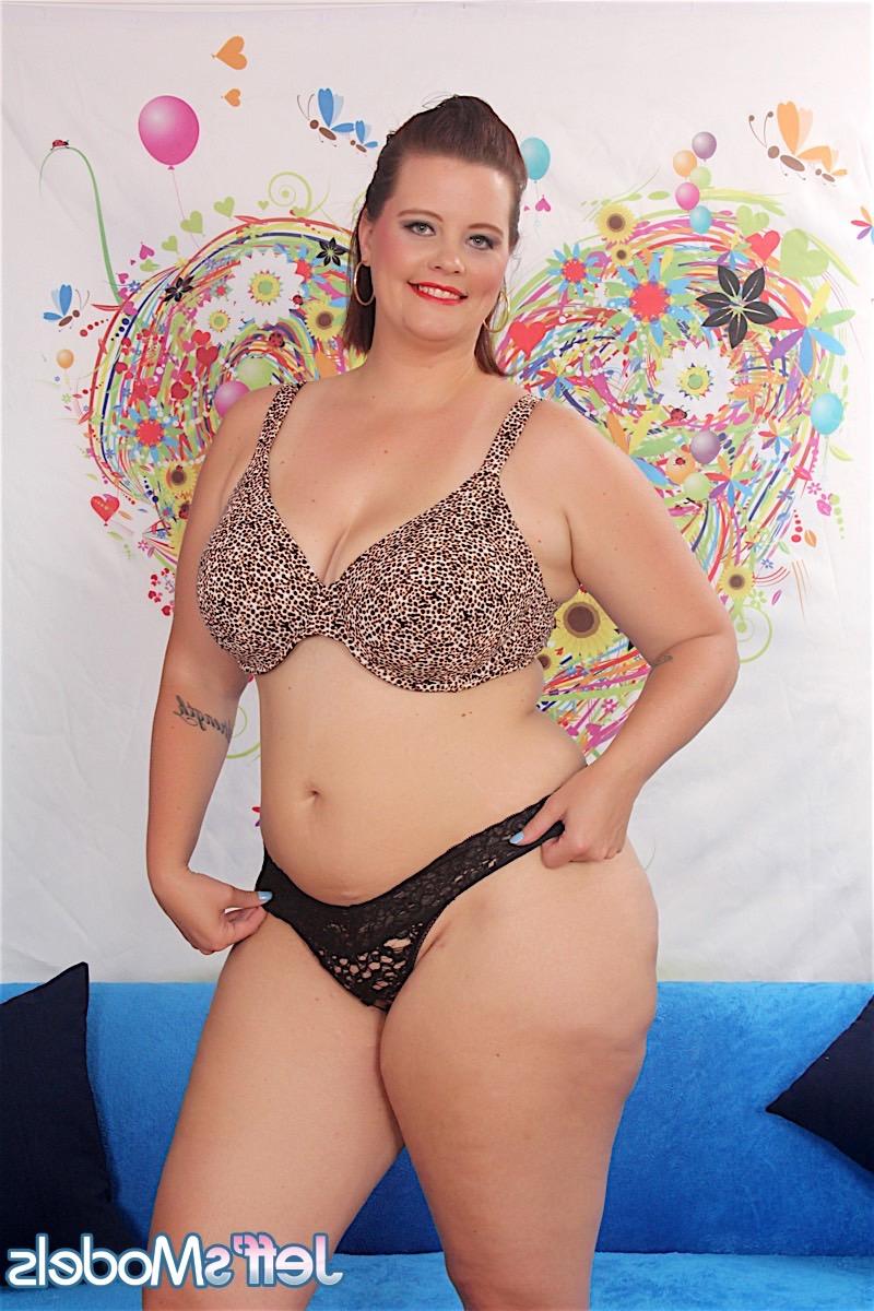 15P SSBBW Amanda Foxxx freeing big breasts from bra and removing black panties