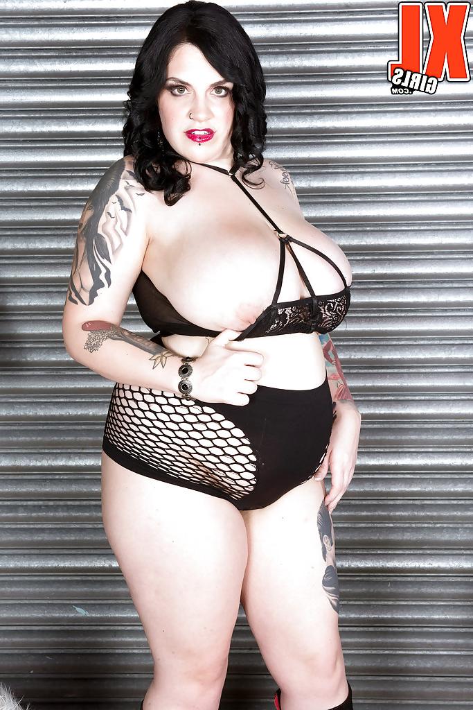 16P Awesome fat honey with big tits makes a flirty erotic show exposing goodies