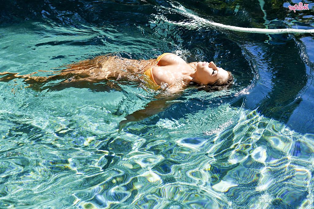 16P Ravishing babe with tanned skin revealing her big boobs at the poolside