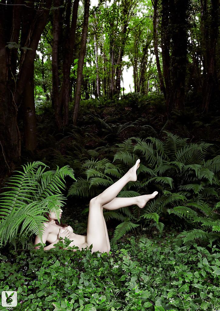 15P Pretty babe Jill Vandermulen showcasing her graceful body outdoor