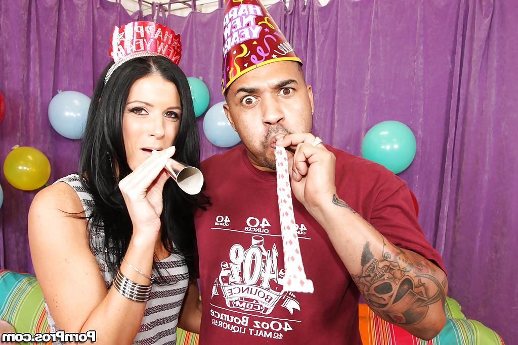16P Gorgeous babe India Summer fits a monster cock with bukkake