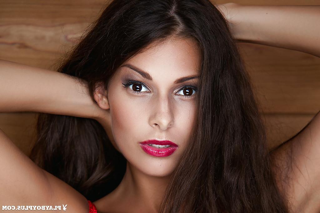 16P Secret sexual passion of centerfold brunette Lia Taylor gets exposed