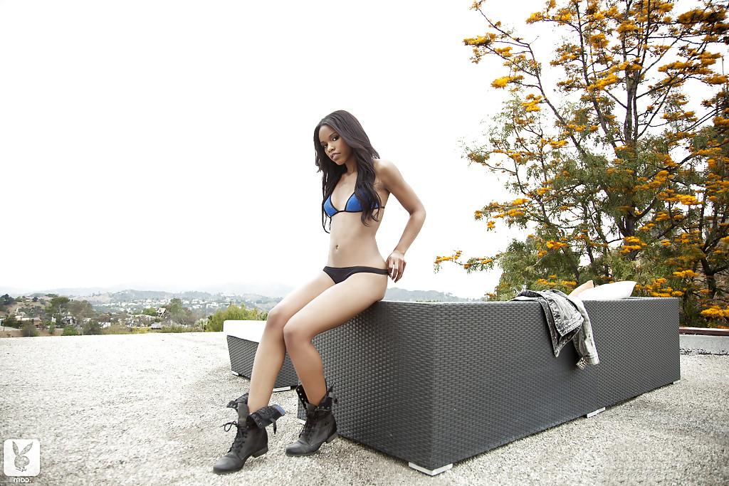 16P Svelte latina babe Fierra Cruz slipping off her clothes outdoor