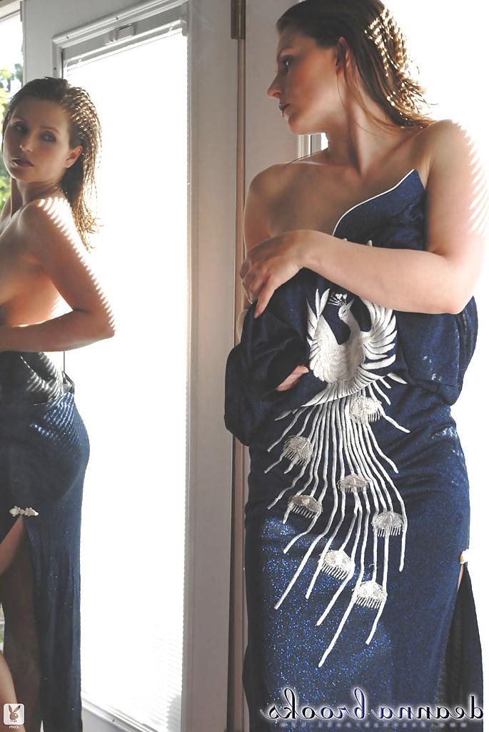 16P Amazingly sexy babe takes off her dress and exposes her flawless curves