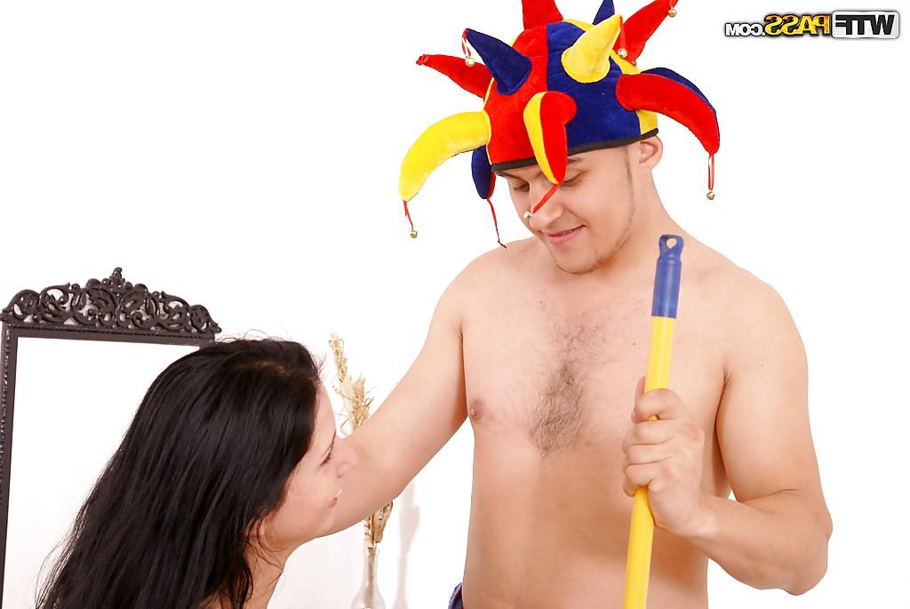 16P Lusty girlfriend strips down and gives some oral pleasure to her boyfriend