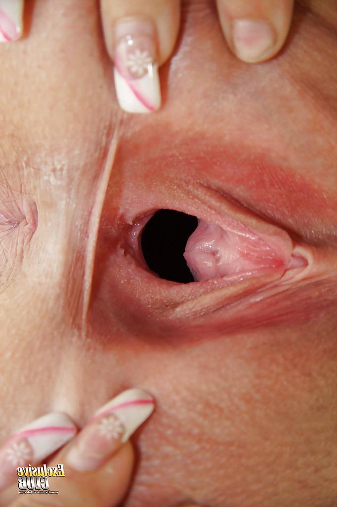 16P European babe Kristina Rud loves spreading her pussy lips on camera