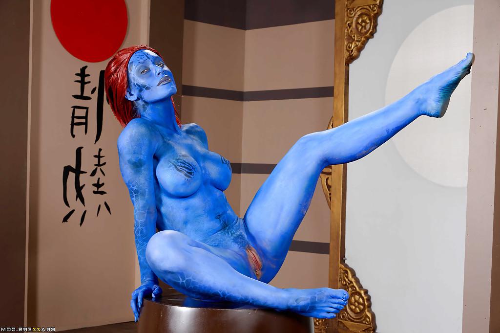16P Redhead fetish babe Nicole Aniston flaunting big naked tits in body paint