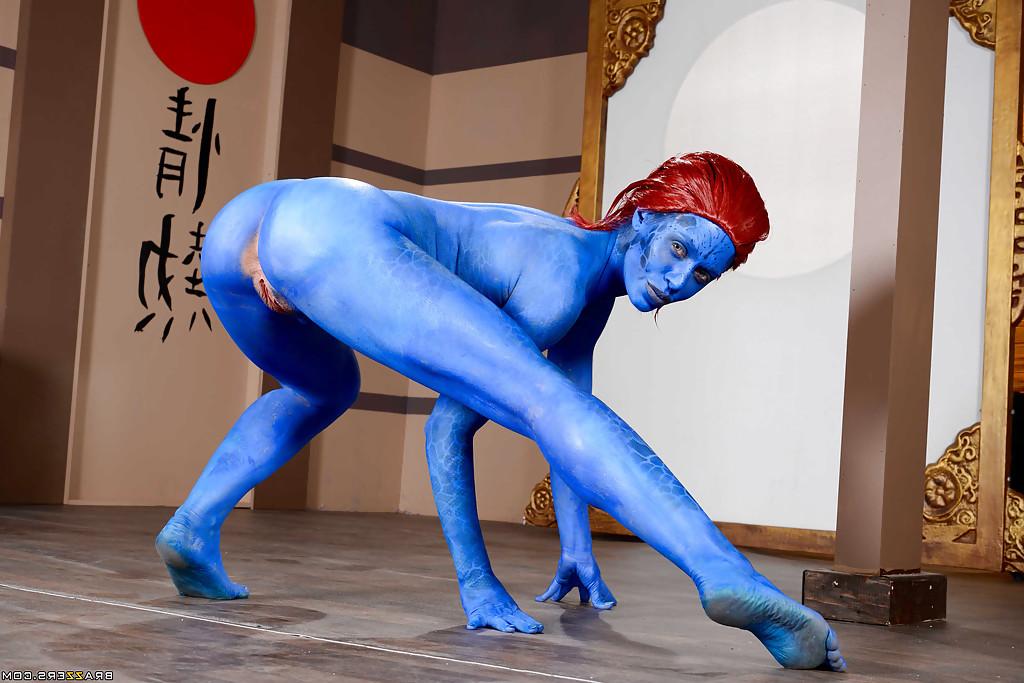 16P Redhead fetish babe Nicole Aniston flaunting big naked tits in body paint