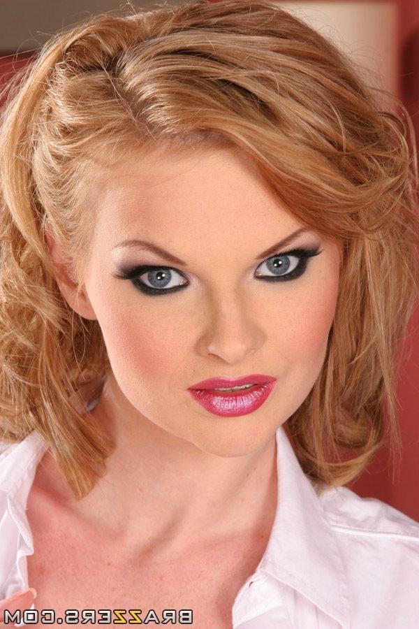 16P Lusty Tarra White lays on the table in stockings to spread her thighs