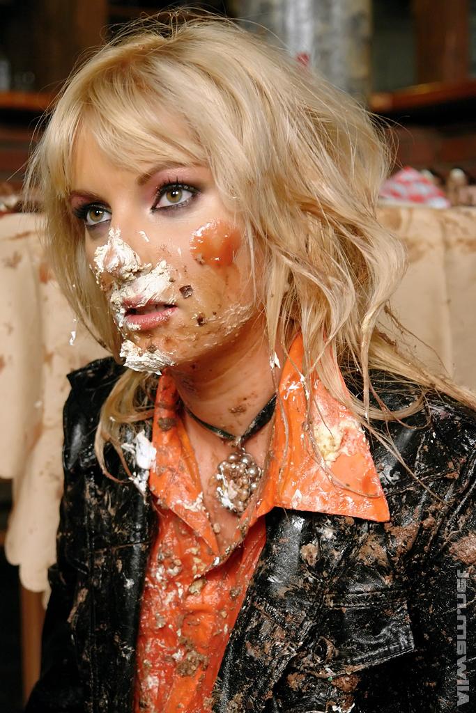 16P European fetish lady Anita Queen is into messy foodplay with her friends