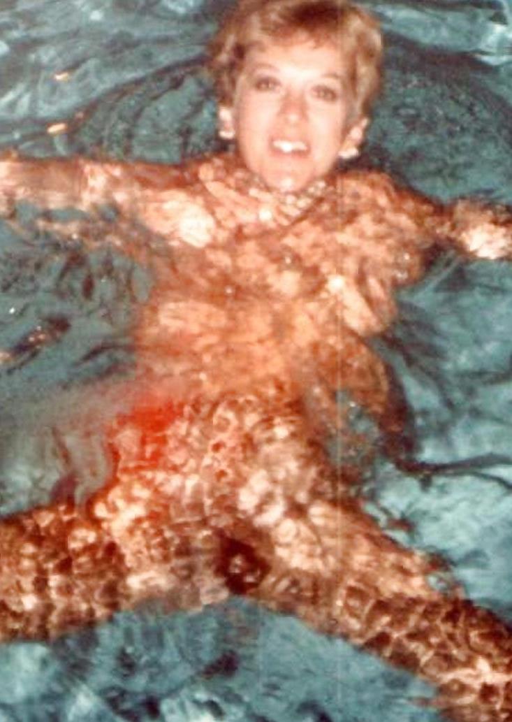 9P Fun in the pool