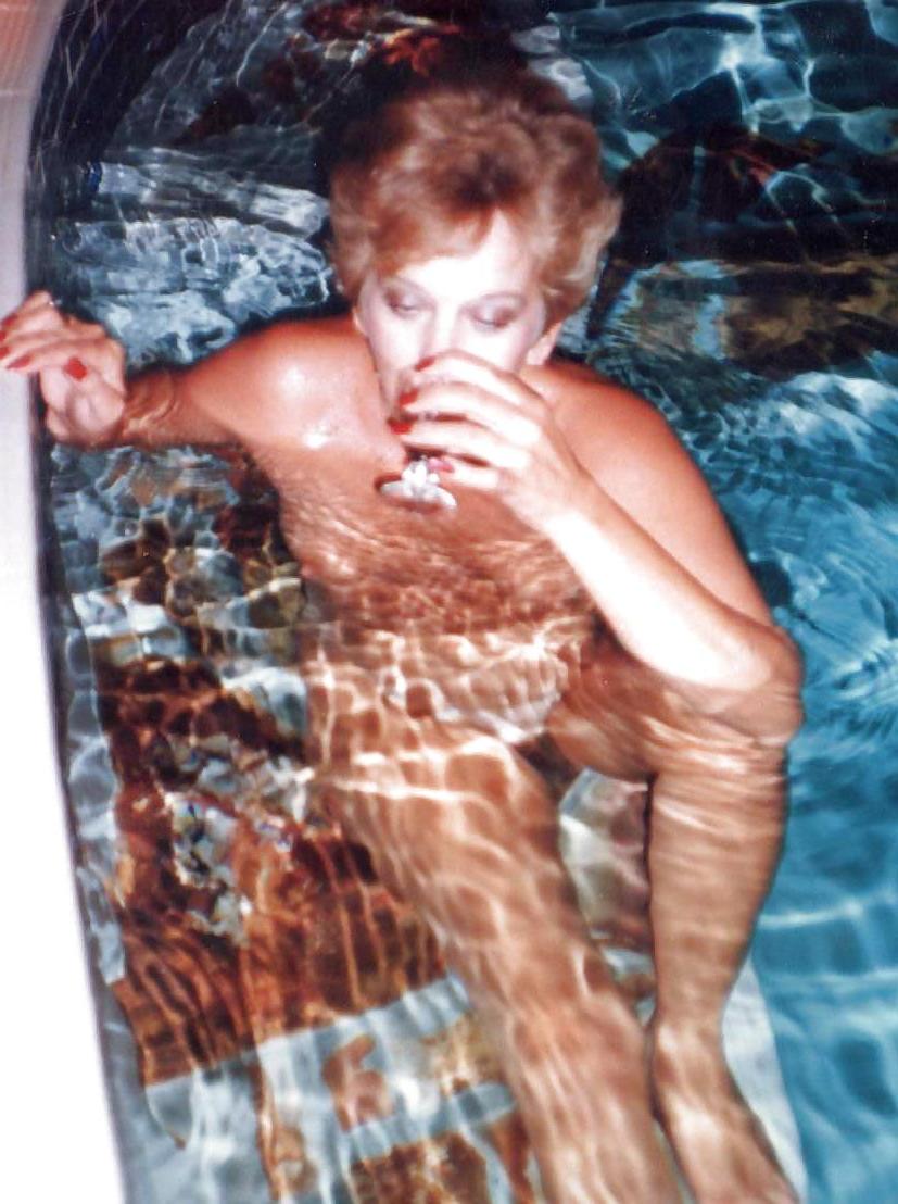 9P Fun in the pool