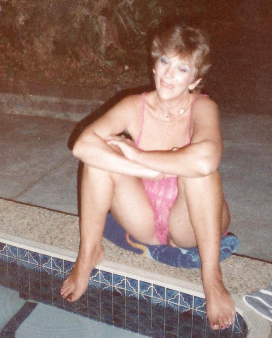 9P Fun in the pool