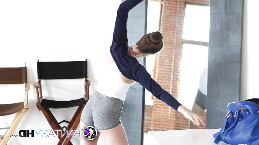 16P Flexy ballerina Capri Anderson shows her pretty hot naked shape