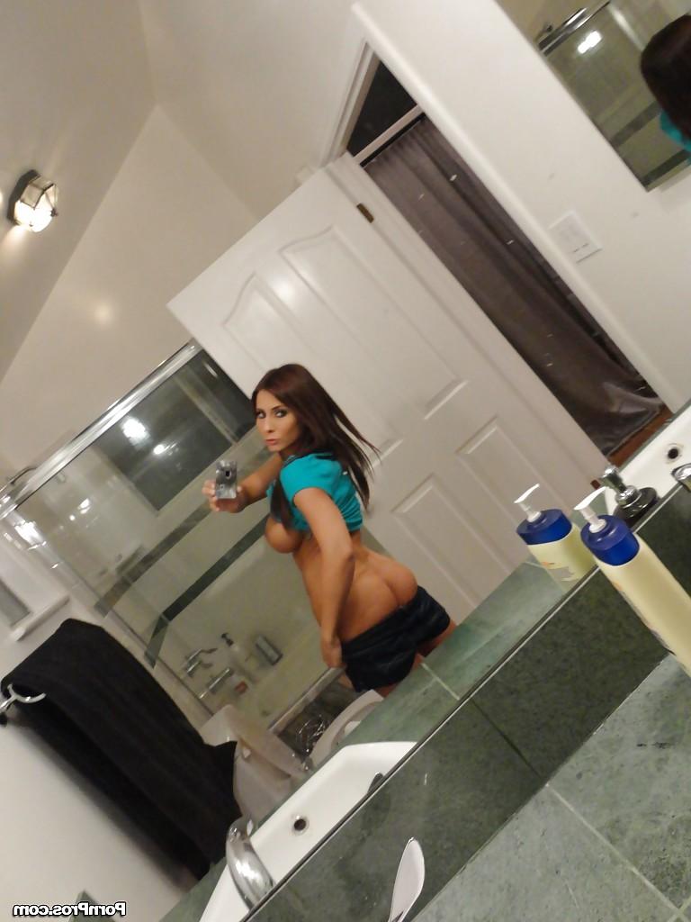 16P European ex-girlfriend Madison Ivy taking selfies in mirror while undressing