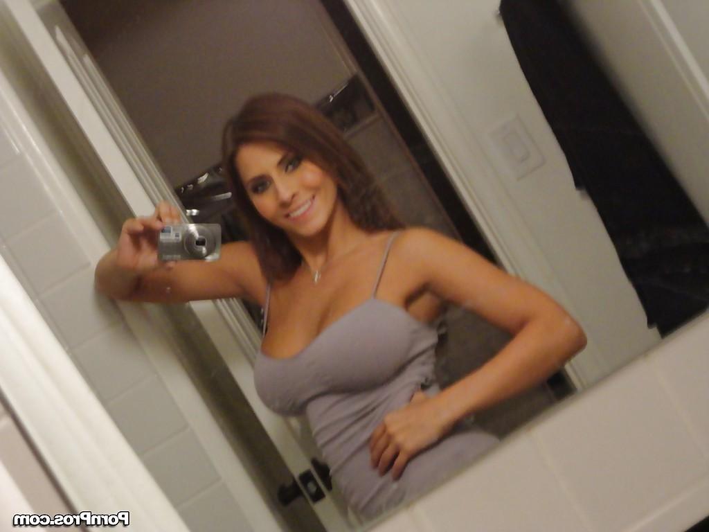 16P Hot ex-gf Madison Ivy baring nice melons and phat ass while taking selfies