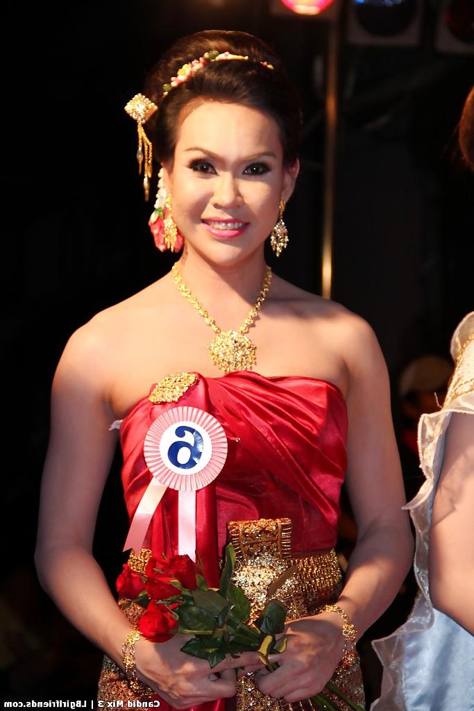 16P Exotic Thai ladyboys on public display in non nude series