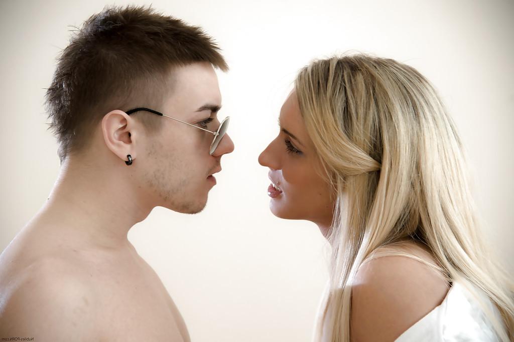 16P Outstanding blonde Jassie Gold fucks with long-dicked boyfriend