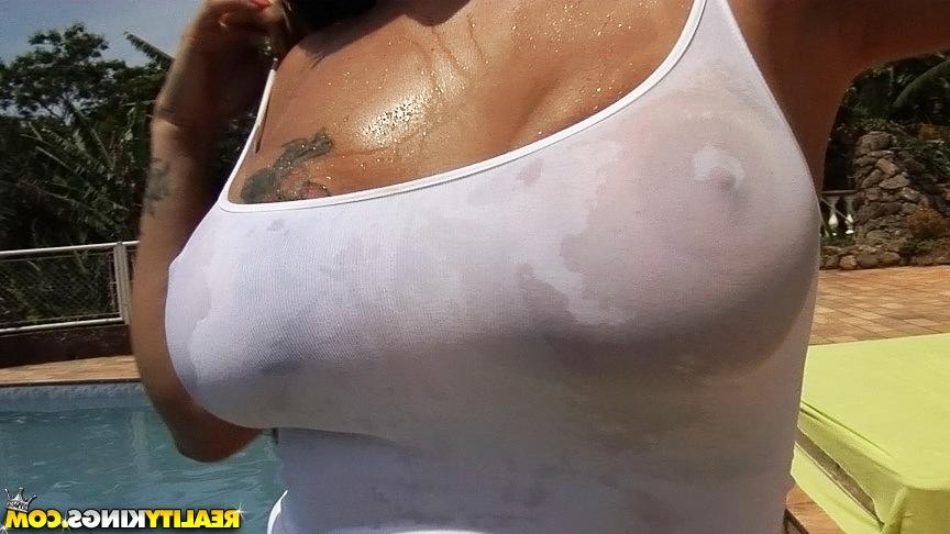 16P Curvy latina Cristine Castellari spends some good time at the pool side