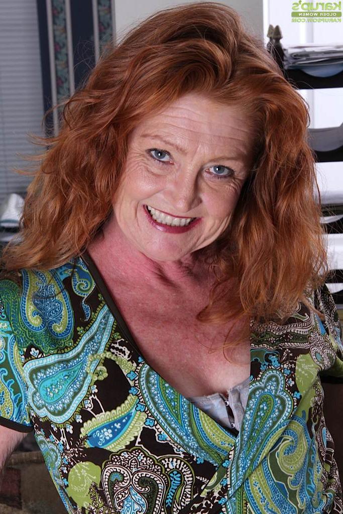 16P Mature redhead girl with big boobs Veronica spreading her tight pussy