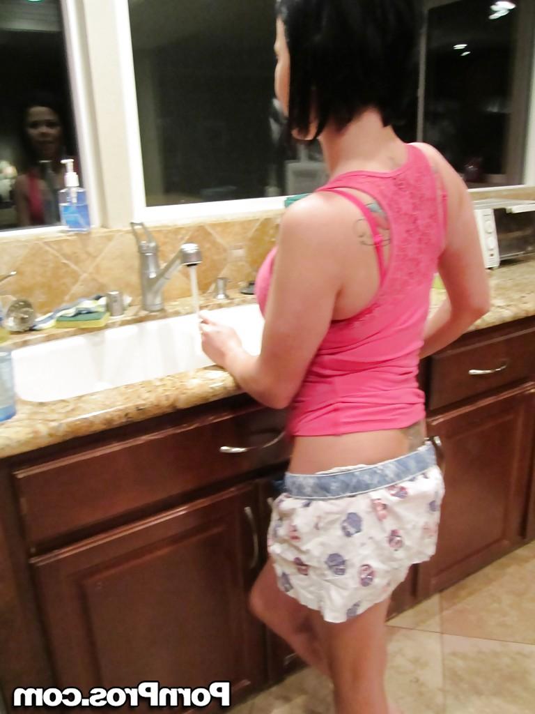 16P Amateur babe with big tits Loni Evans strips to expose her pussy