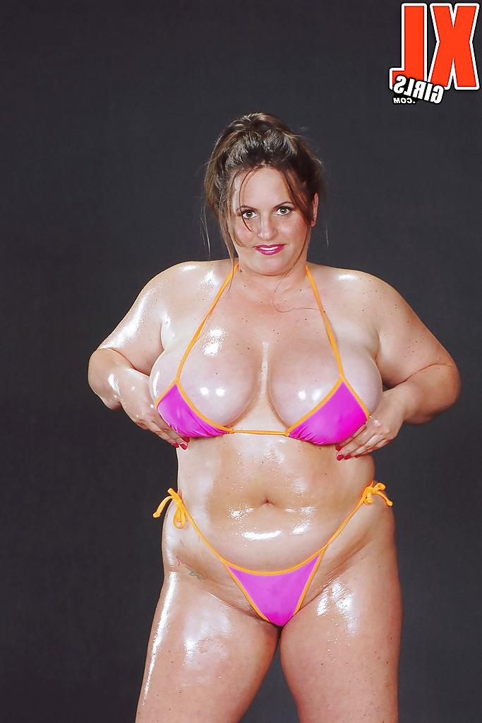 16P Fat chick Gina Marie La Montana releases big oiled tits from bikini