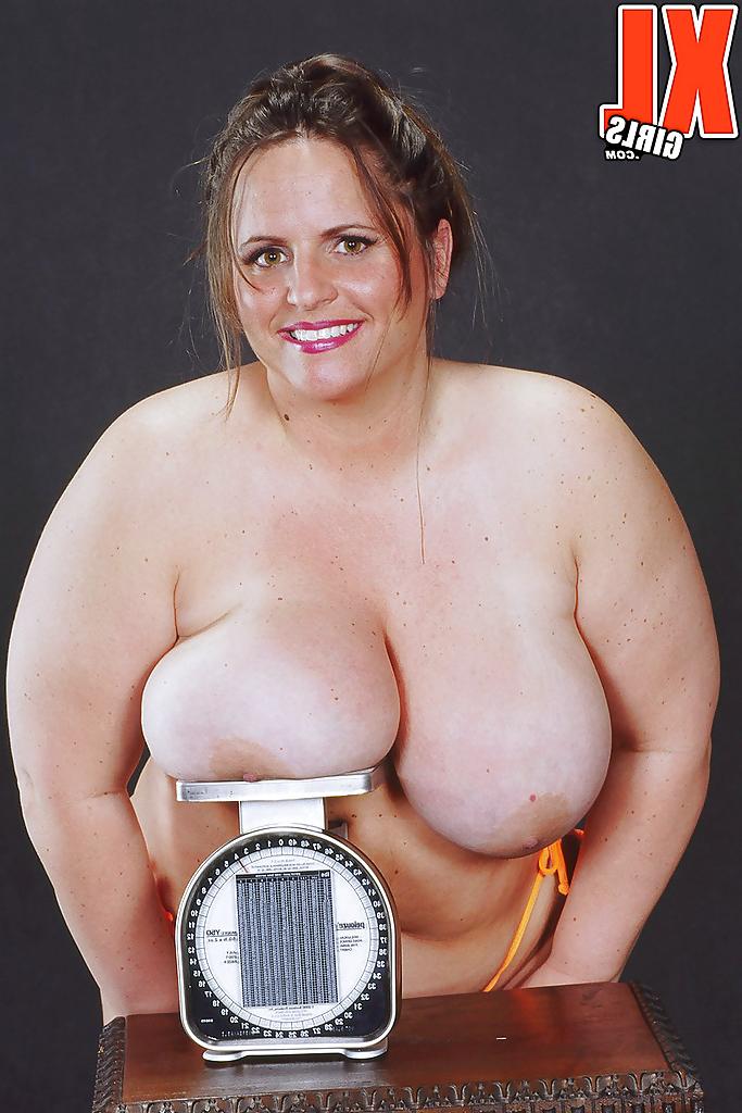 16P Fat chick Gina Marie La Montana releases big oiled tits from bikini