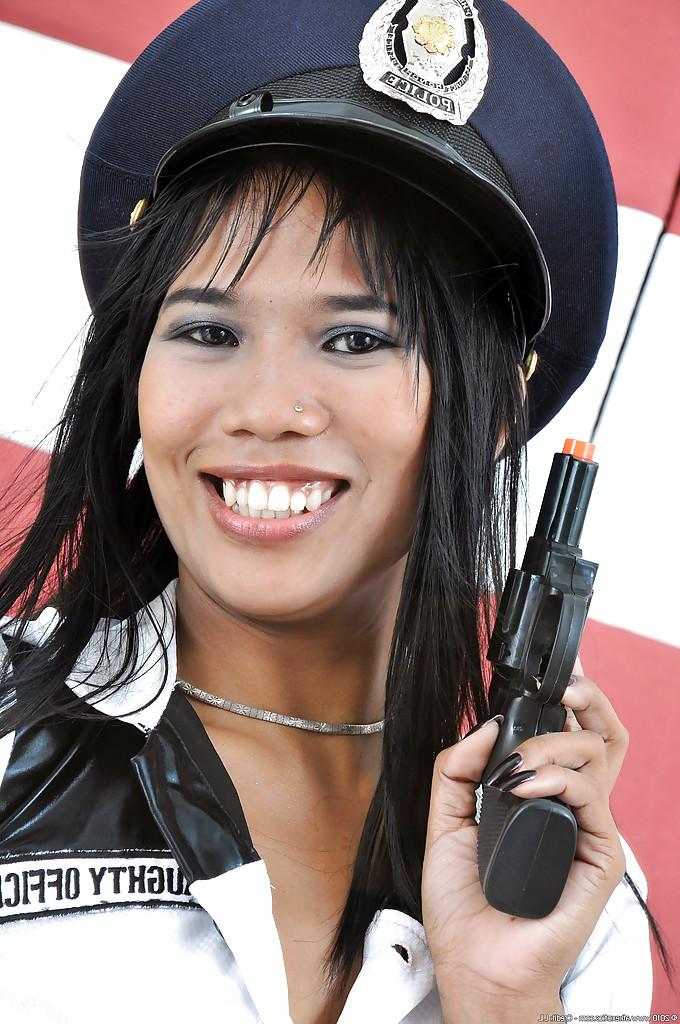 16P Latina babe Anne uses handcuffs and button for seduction reasons