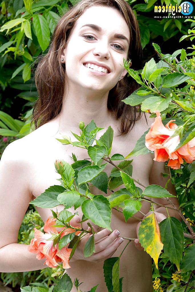 16P Teen in heats,Tali Dova, appears smacking her pink cherry in a sexy solo
