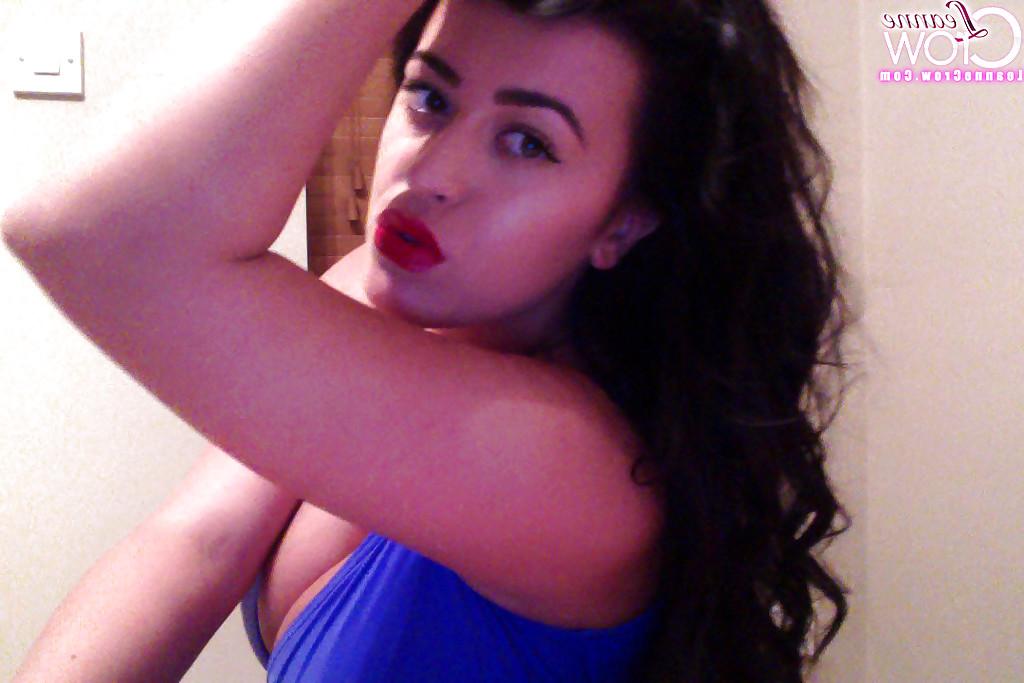 16P European pornstar Leanne Crow dose some sexy self shots while naked
