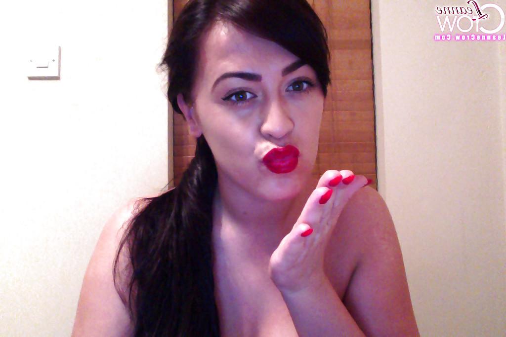 16P European pornstar Leanne Crow dose some sexy self shots while naked