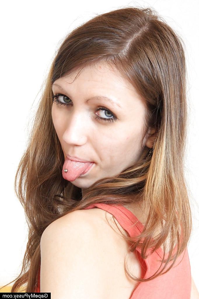 16P Skinny babe in nylons spreading her pussy with a medical tool