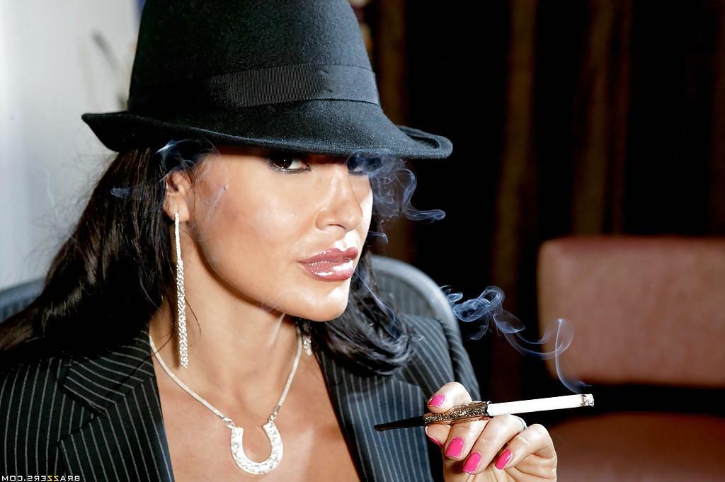 16P MILF Lisa Ann in stockings feels a deep penetration with a stiff cock