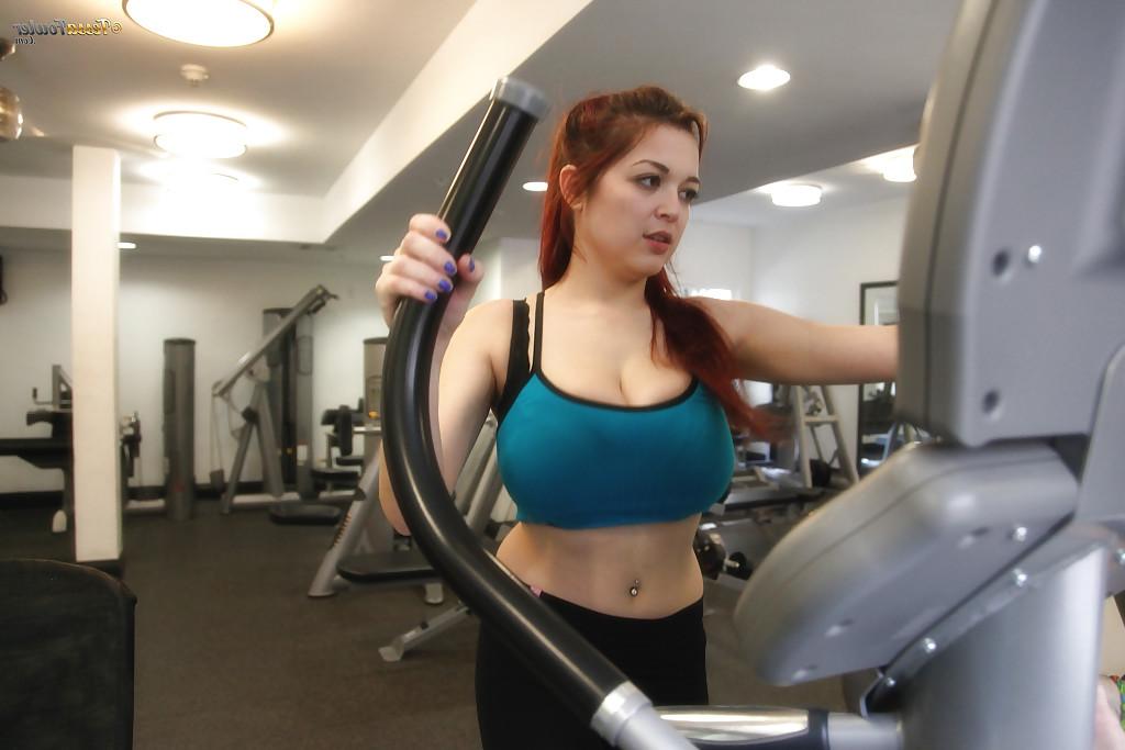 12P Big tits babe with red hair Tessa Fowler plays sport with her boobs revealed