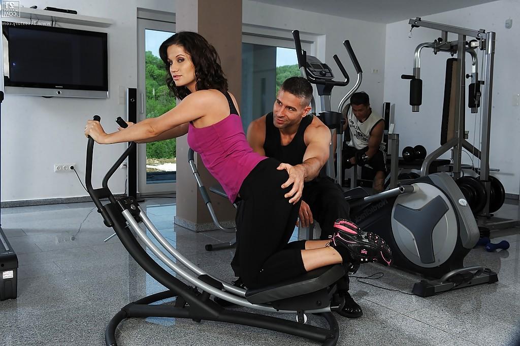 14P European chick Madlin Moon has spandex pants pulled down for anilingus