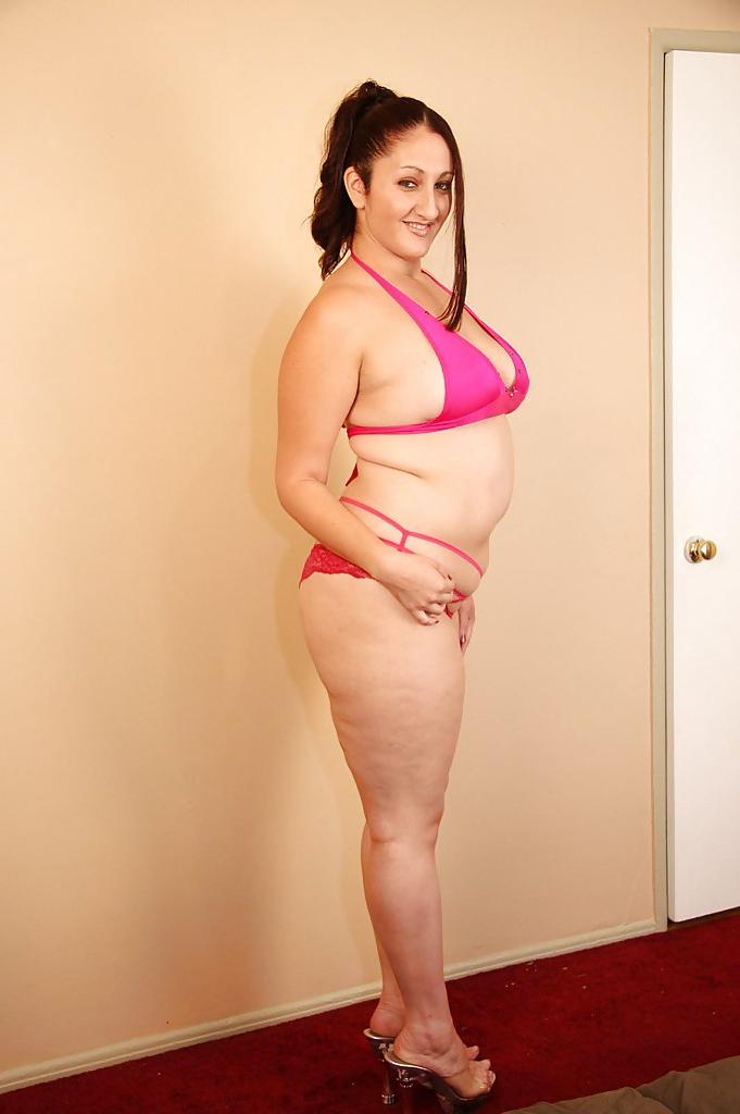 16P Smiley latina plumper Sonia Blaze gets rid of her clothes
