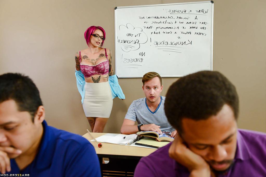 16P Gorgeous MILF teacher Anna Bell Peaks shaking student's huge cock in class