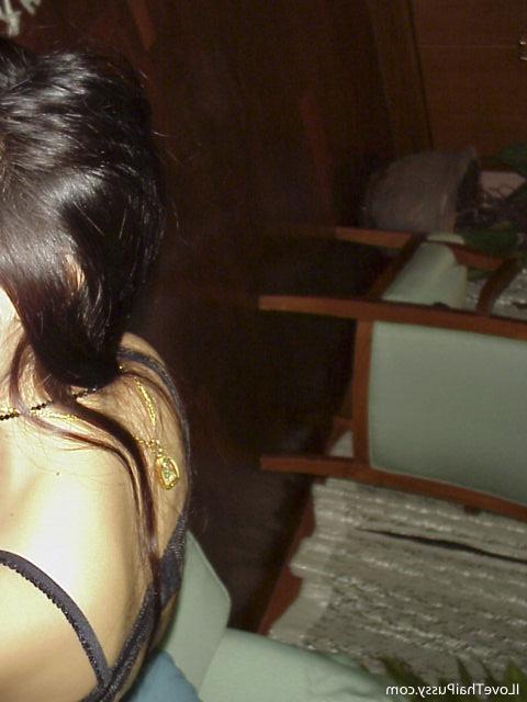 16P Hot asian babe gives a tugjob with her sweet mouth and big tits