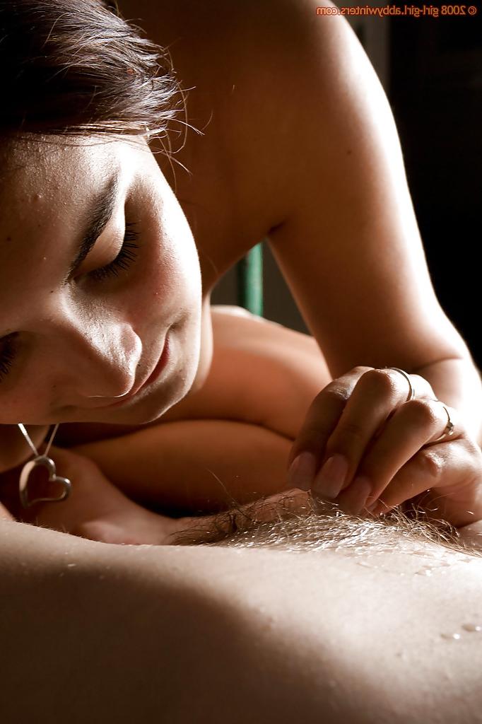 16P Kinky girls Cleo and Larissa M suck face and use ice cubes on hard nipples