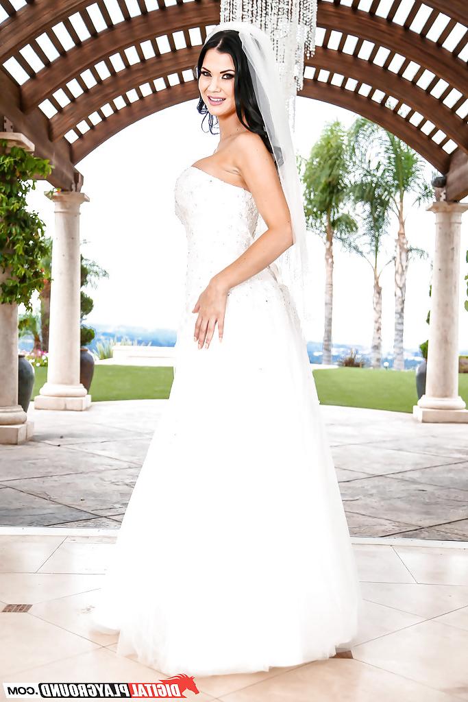 16P European MILF Jasmine Jae gets unclothed on her wedding day