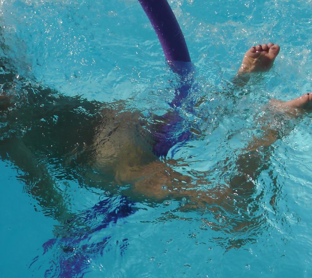 11P Nue en piscine Bronzage integral