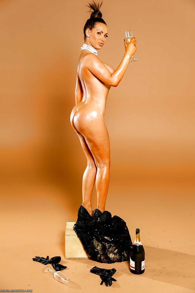 16P Awesome tanned milf Nikki Benz poses like a famous Holywood star!